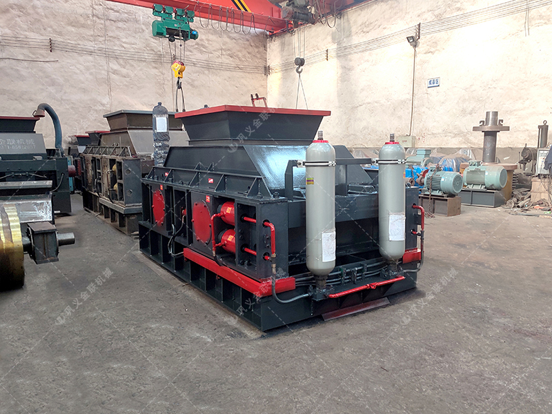 2PGY1007型全自動液壓對輥破碎機發往河北