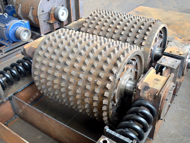 雙齒輥破碎機(jī)性能特點(diǎn)有哪些?是怎么破碎物料的? 雙齒輥破碎機(jī)性能特點(diǎn)有哪些?是怎么破碎物料的?