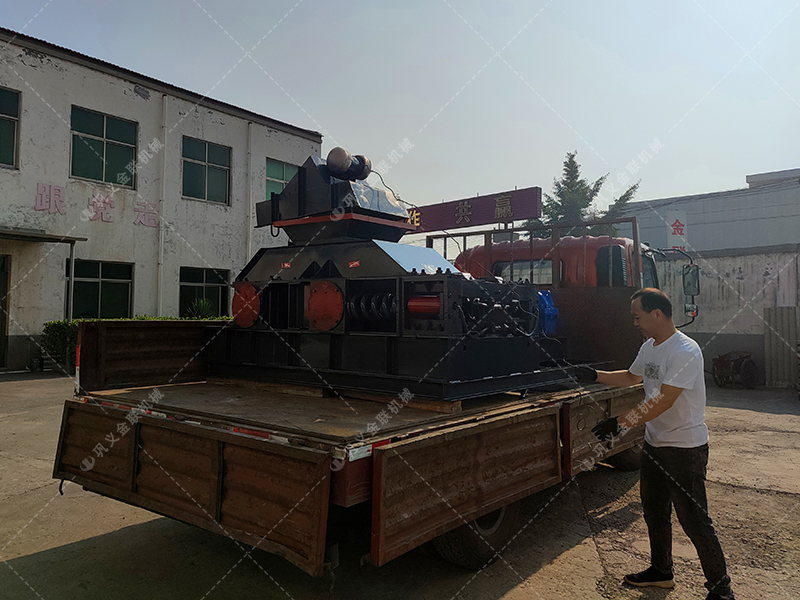 單臺2PG800x600中型對輥破碎機發貨 破碎石英砂