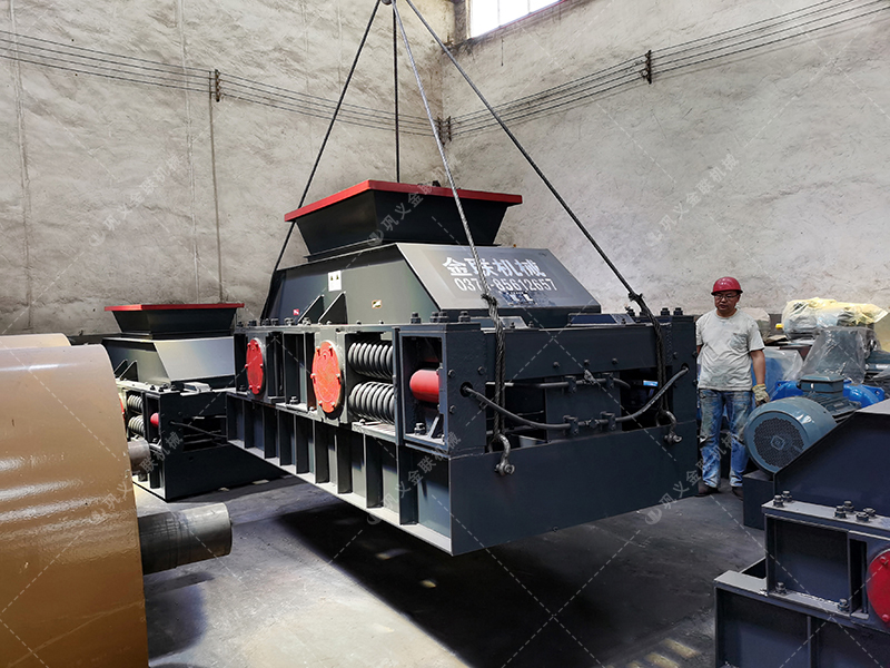 1000x700型半自動對輥破碎制砂機發貨