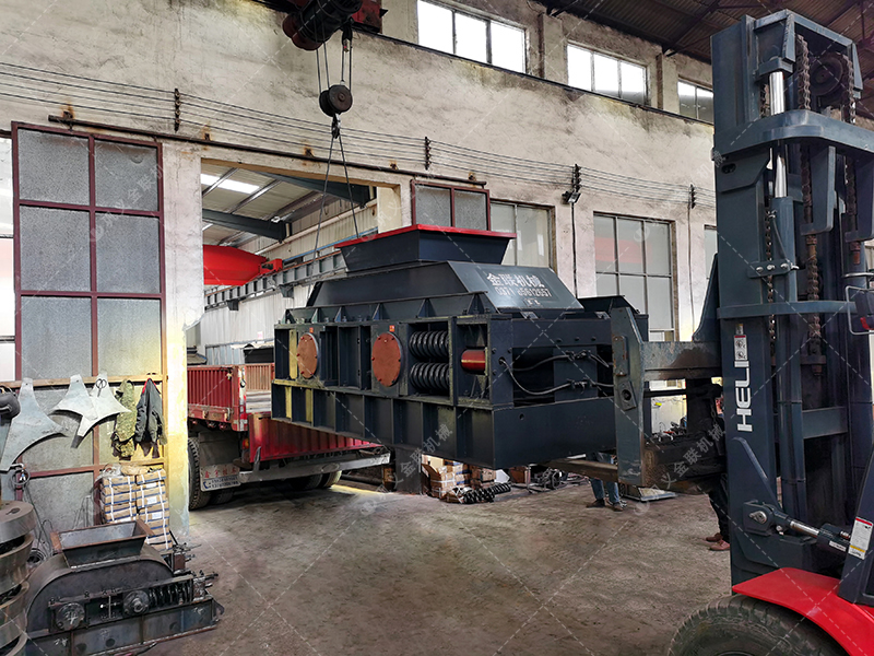 2PG1510型對輥式制砂機 大型制砂機發(fā)往湖北