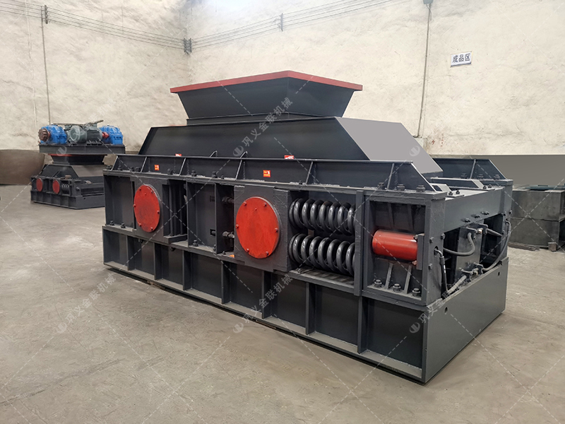 兩臺大型2PG1510鵝卵石破碎機設(shè)備發(fā)貨圖片