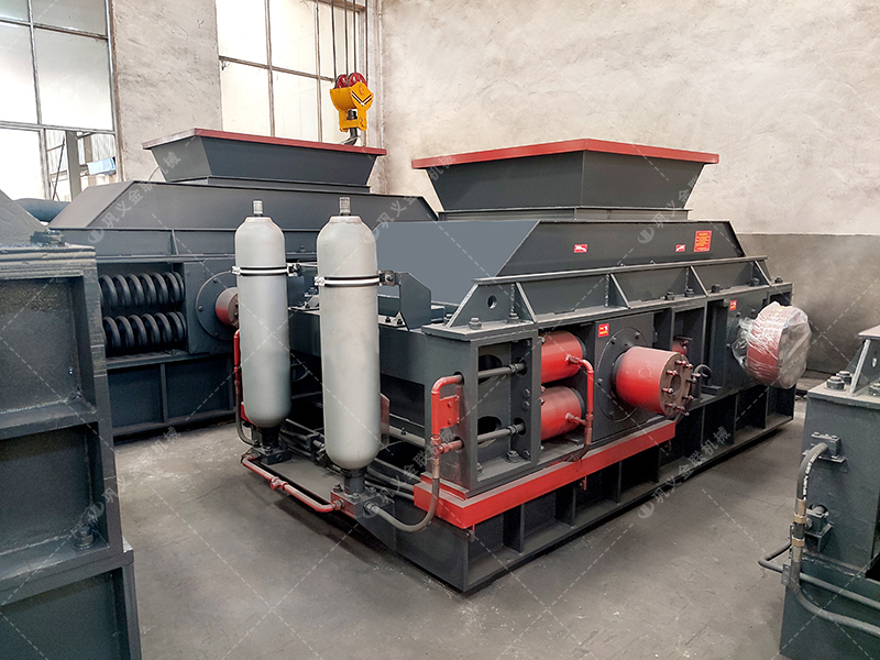 2PG1208大型液壓對輥破碎機發往甘肅