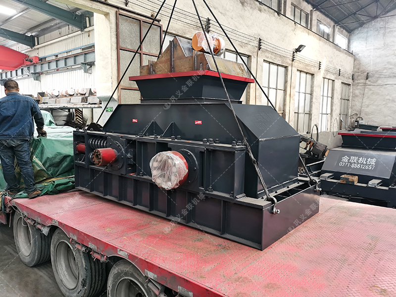 2PG1000X700連軸式對輥破碎機發貨圖片_發往廣東湛江_玄武巖制砂